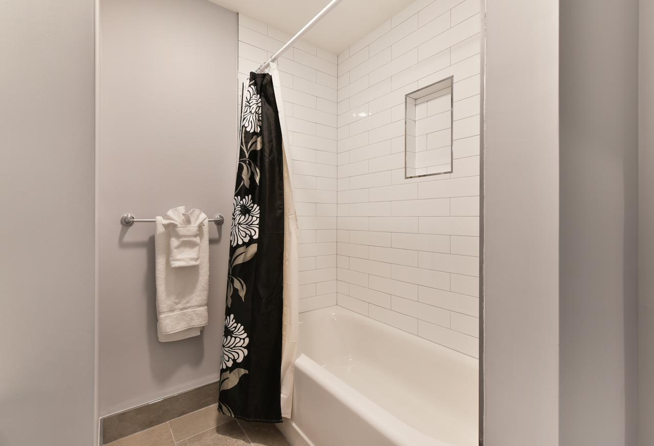 Global Luxury Suites At Longwood ブルックライン エクステリア 写真