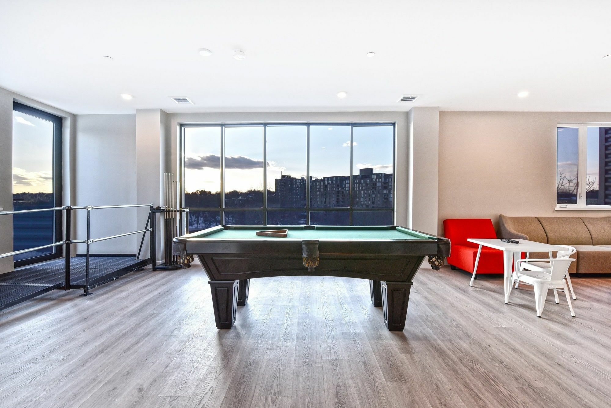 Global Luxury Suites At Longwood ブルックライン エクステリア 写真